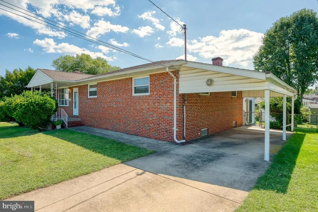 Photo of 7345 MANCHESTER ROAD