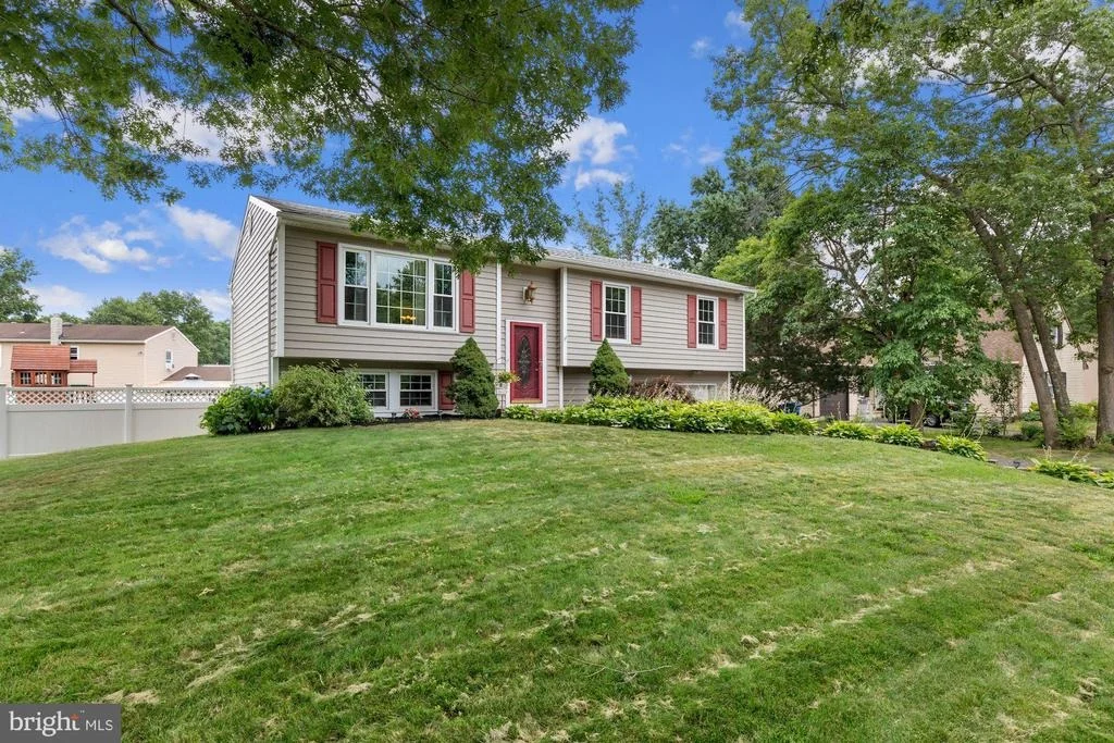 Photo of 212 WELDON ROAD