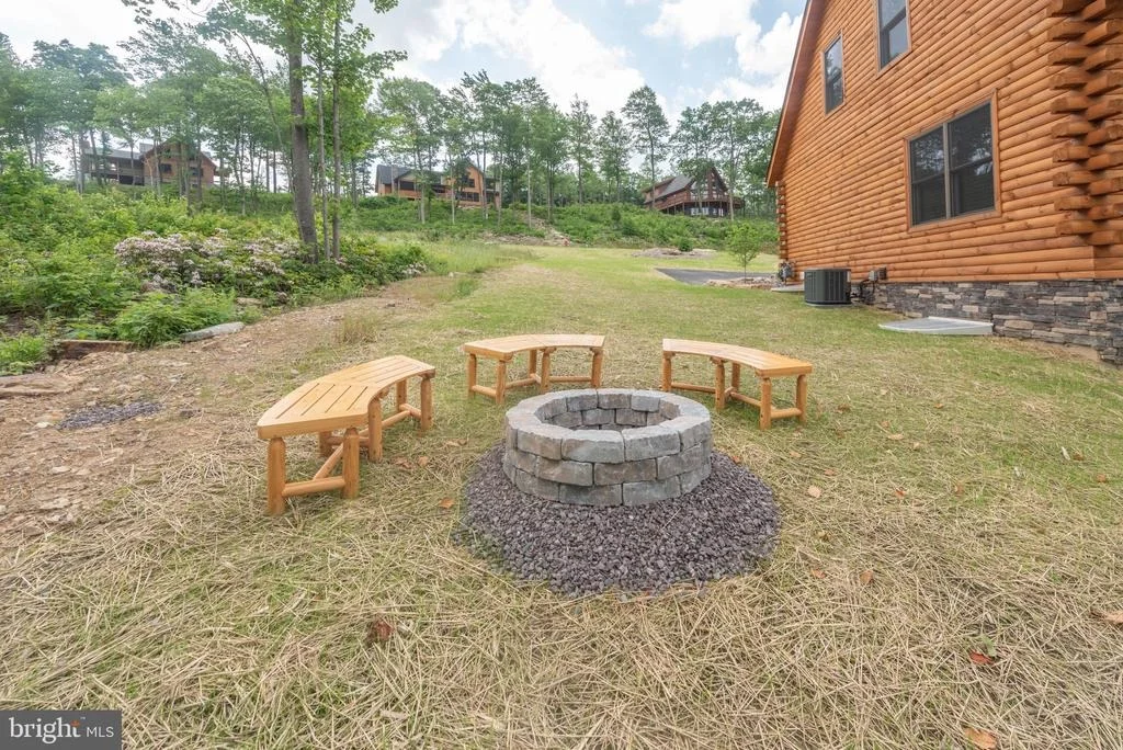 Photo of 828 N CAMP RD