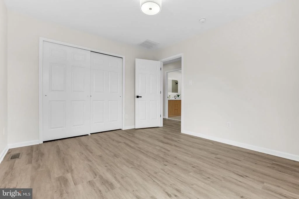 Photo of 1055 HUNTINGDON DRIVE