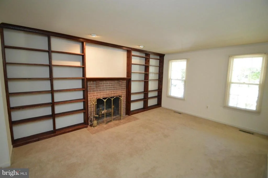 Photo of 8014 DIVING CLIFF LANE