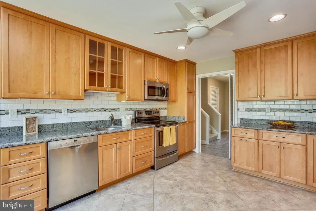 Photo of 19005 PLUMMER DRIVE