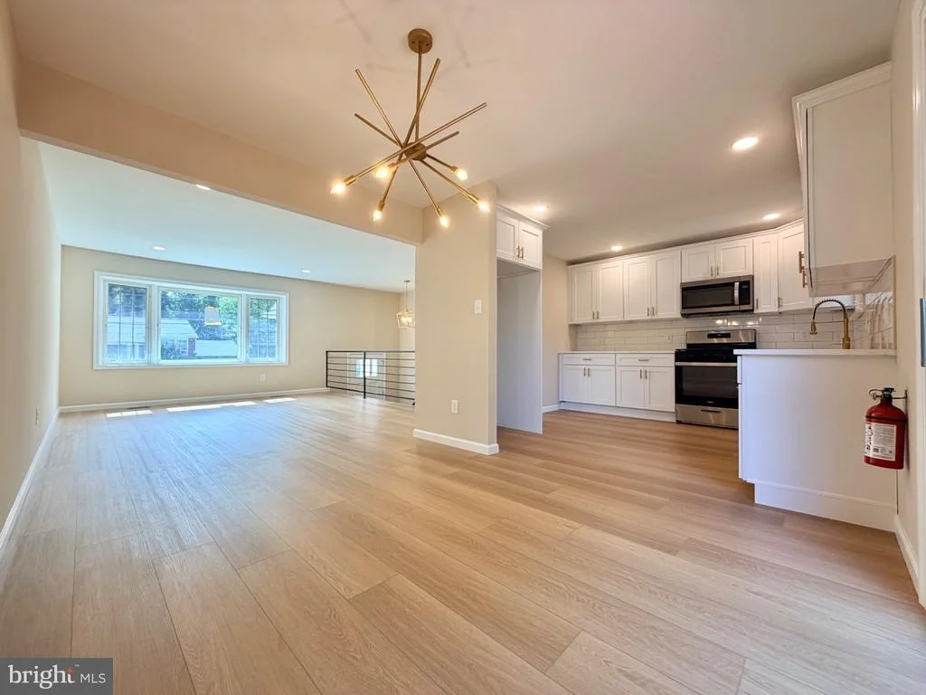 Photo of 806 SUNSET DRIVE