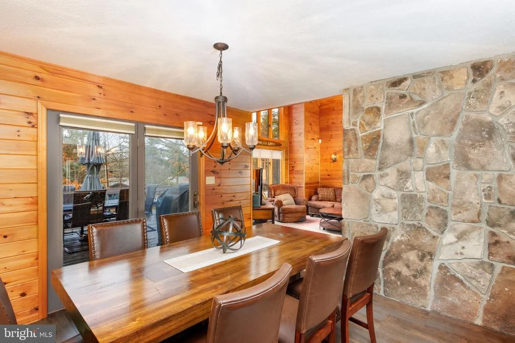 Photo of 925 PINE TREE POINT ROAD