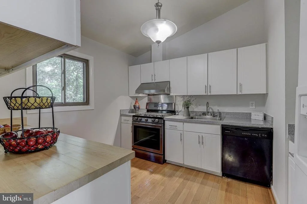 Photo of 9467 MACOMBER LANE