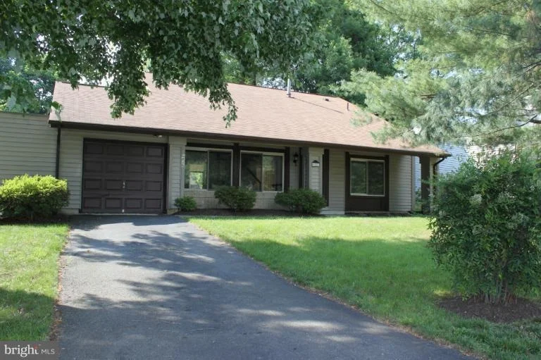 Photo of 6826 VANTAGE DRIVE
