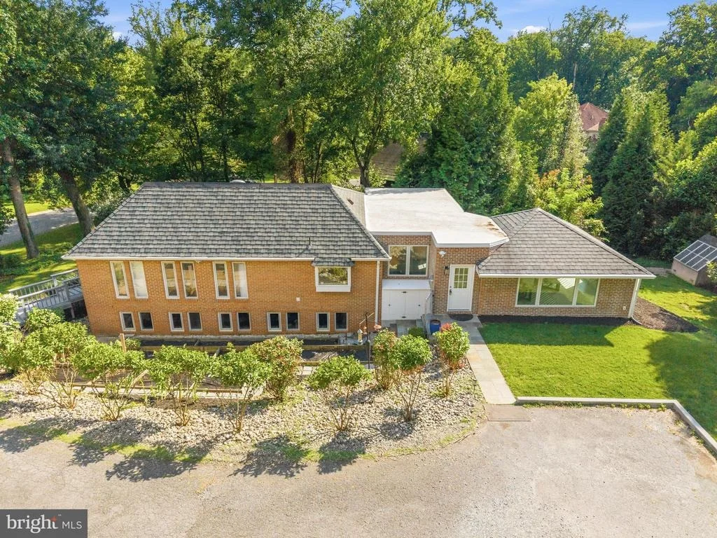 Photo of 9416 HOLBROOK LANE