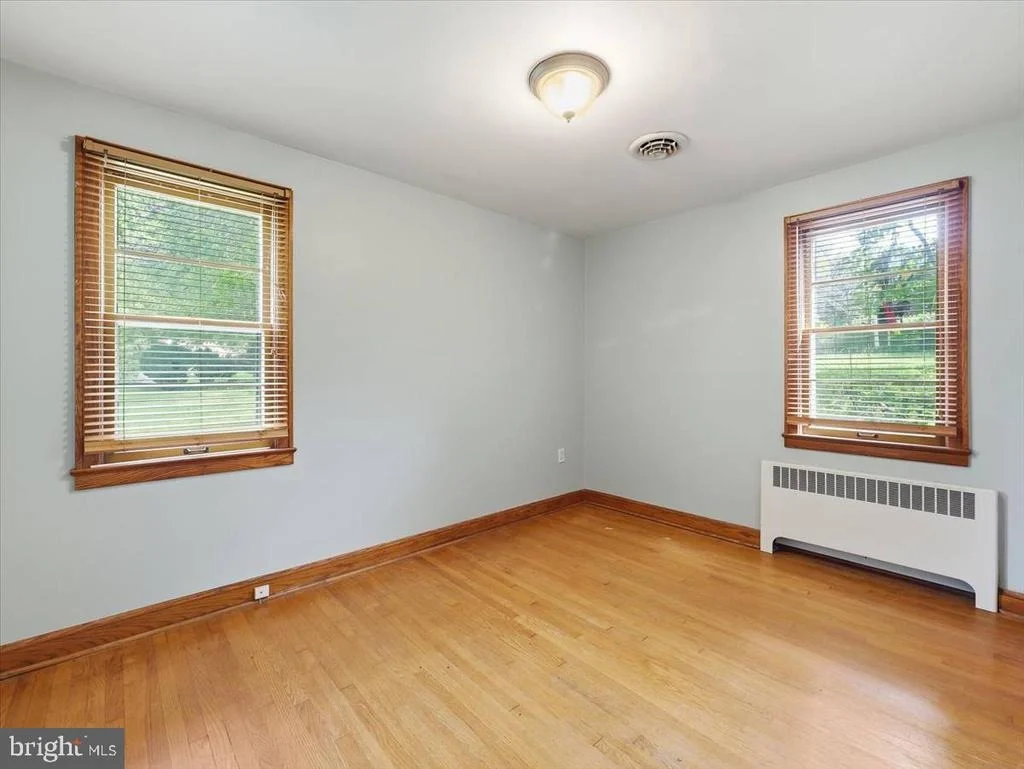 Photo of 939 VIEW STREET