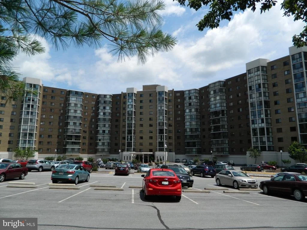 Photo of Unit 4521 at 15100 INTERLACHEN DRIVE