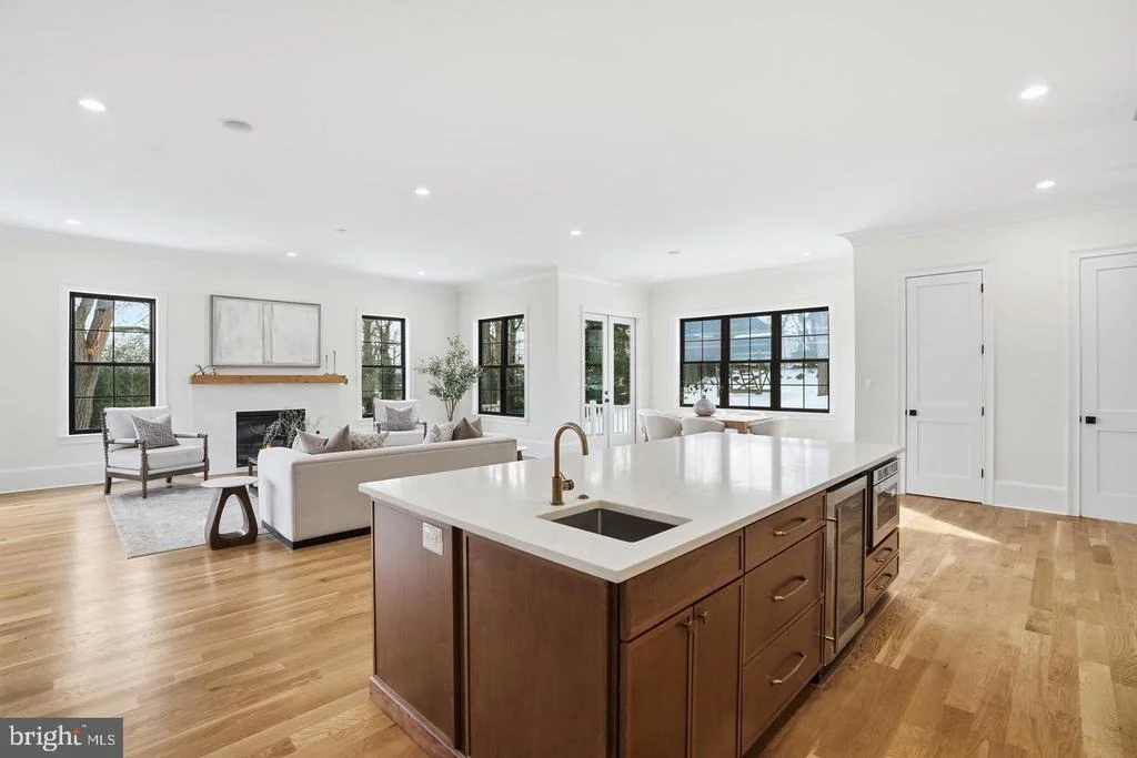 Photo of 6512 WILLIAMSBURG BOULEVARD
