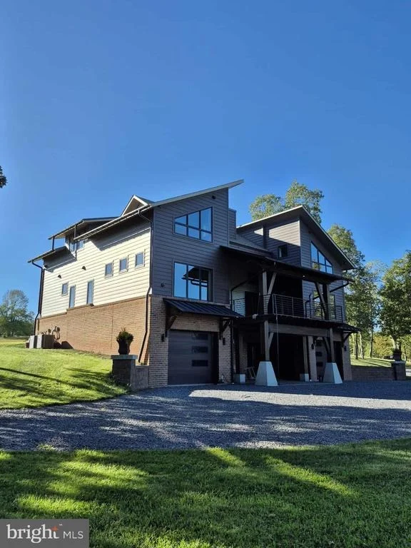 Photo of 415 NAZELROD ROAD