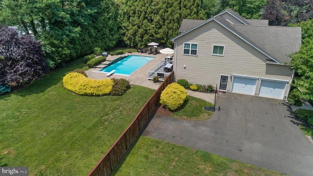 Photo of 3325 COX ROAD