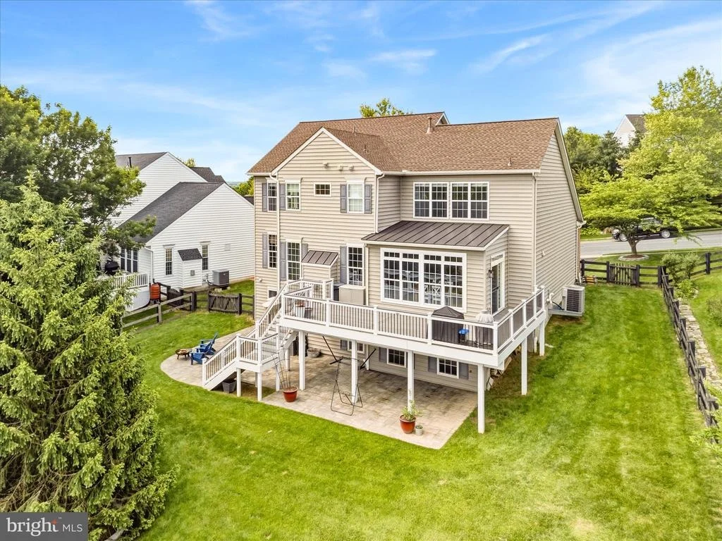 Photo of 2258 W. GREENLEAF DRIVE