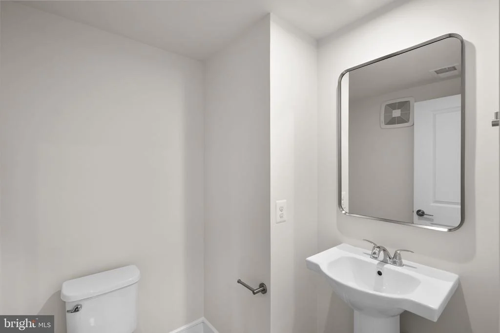 Photo of 43305 FARRINGDON SQUARE