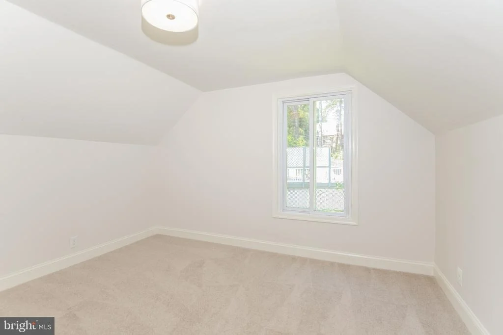 Photo of 10103 MEREDITH AVENUE