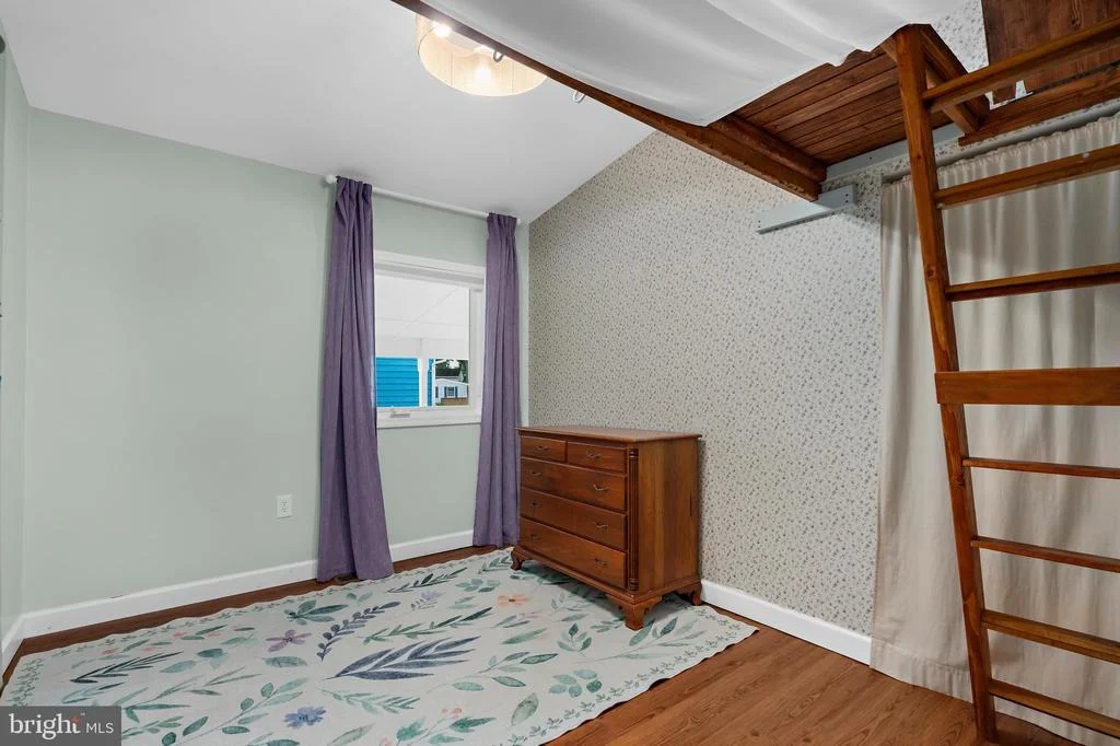 Photo of 1300 GILBERT PLACE