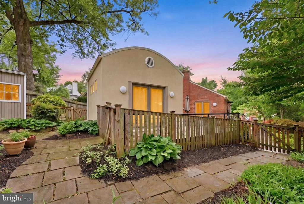 Photo of 9109 BRADFORD ROAD