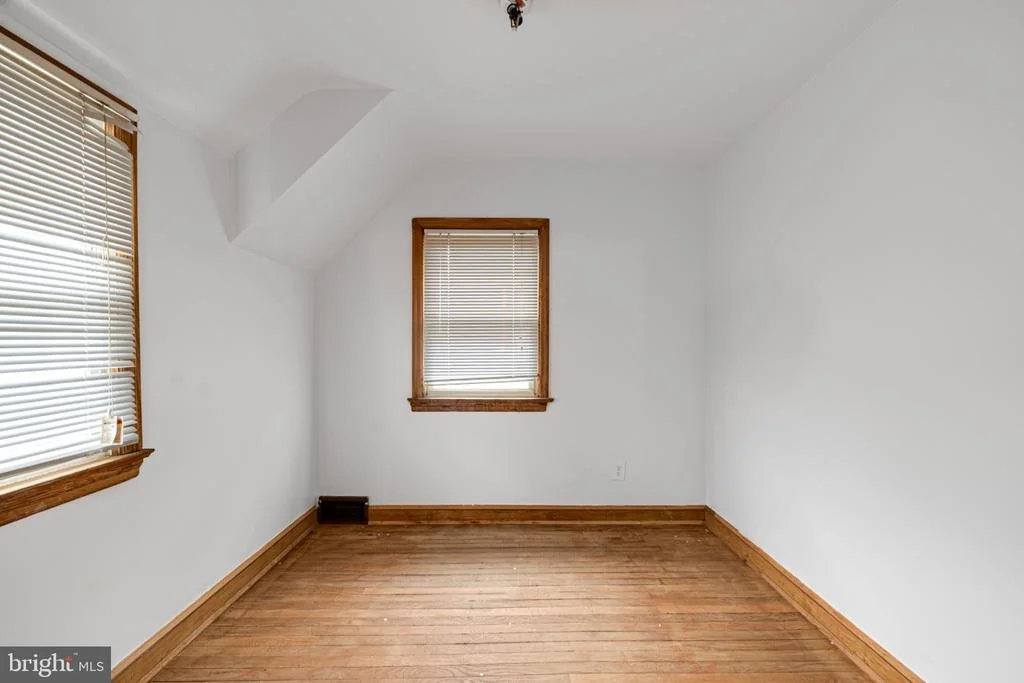 Photo of 1124 45TH PLACE SE