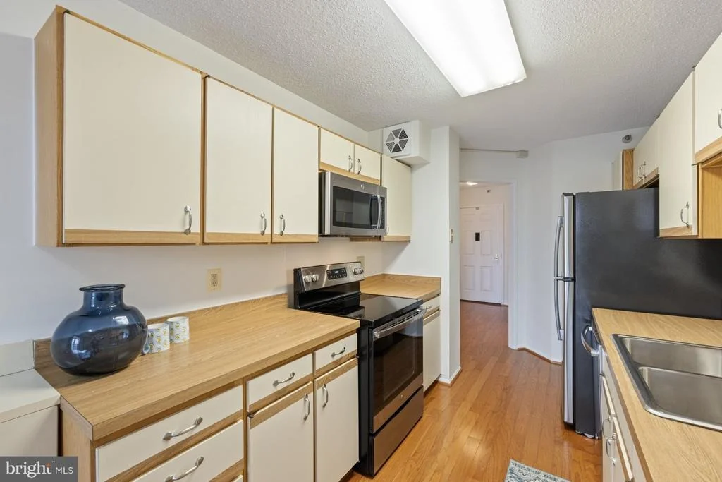 Photo of Unit 2801 at 15107 INTERLACHEN DRIVE
