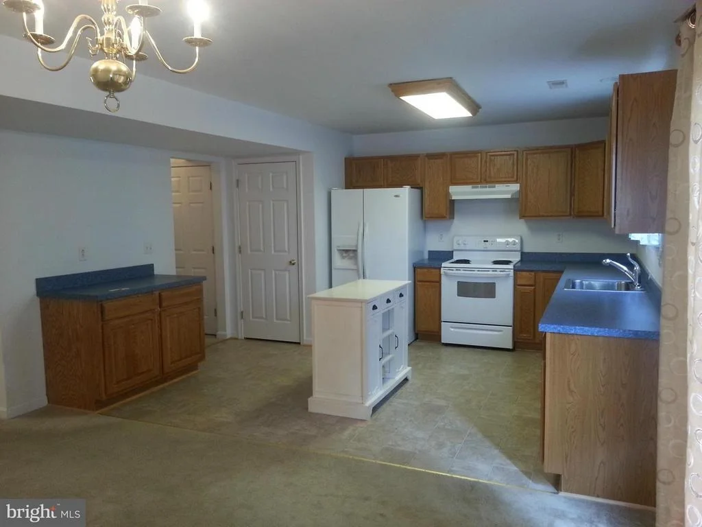 Photo of 327 ZEPPELIN AVENUE