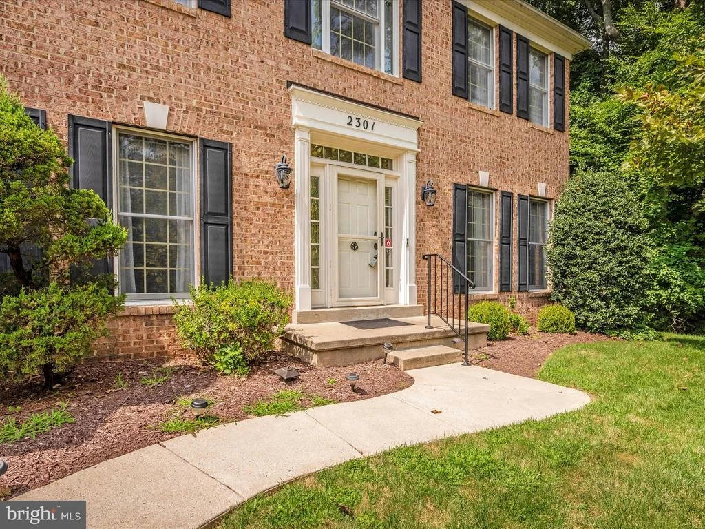 Photo of 2301 FORT WILLIAM DRIVE