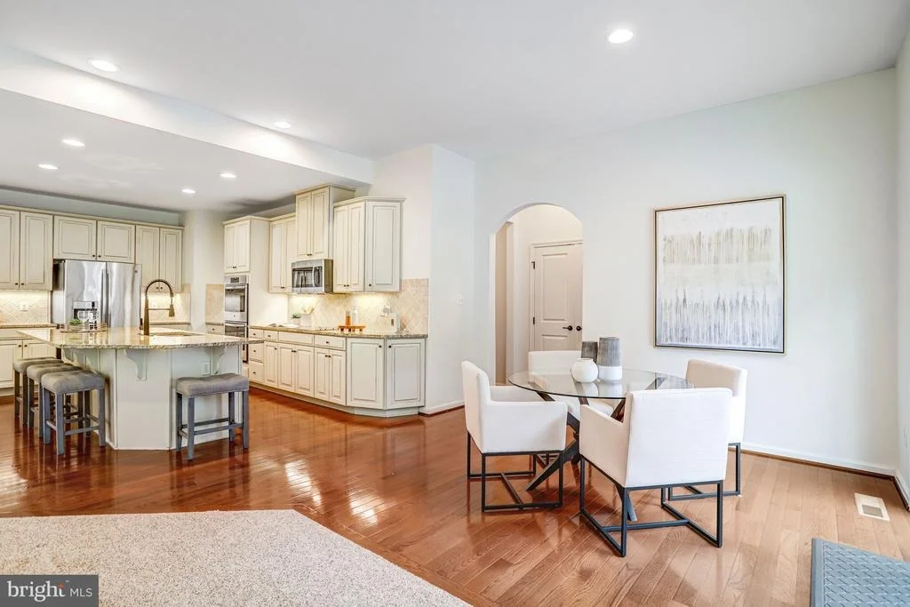 Photo of 26798 BARNSLEY PLACE