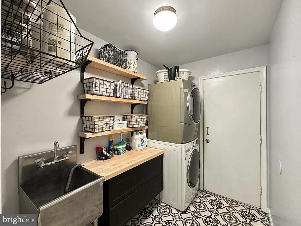 Photo of 325 SOAPSTONE LANE