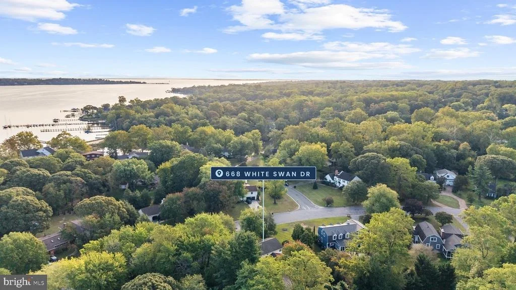 Photo of 668 WHITE SWAN DRIVE