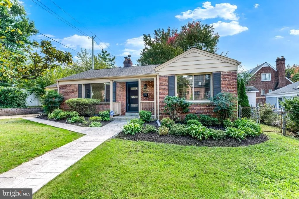 Photo of 6015 FOREST ROAD