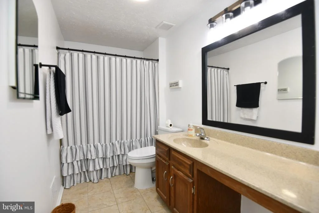 Photo of 15198 HOLLEYSIDE DRIVE