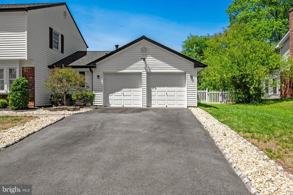 Photo of 4202 MINSTRELL LANE