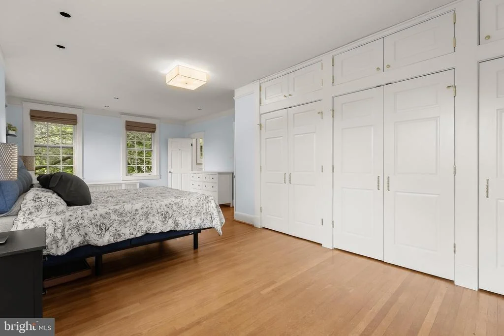 Photo of 210 NORTHFIELD PLACE