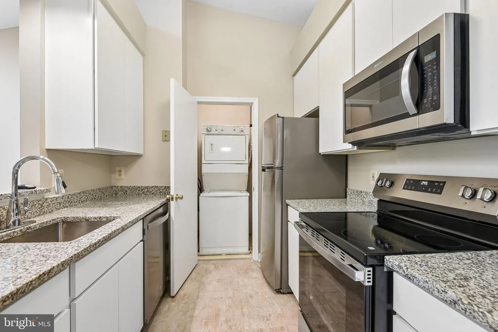 Photo of Unit 9C32 at 13701 MODRAD WAY