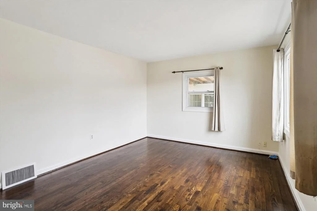Photo of 12317 MIDDLE ROAD