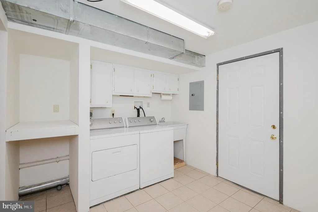 Photo of 406 LABURNUM ROAD