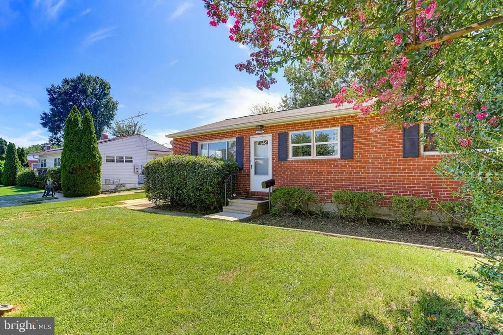 Photo of 6000 MOOREHEAD ROAD
