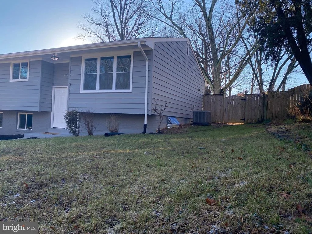 Photo of 9209 ROLLING VIEW DRIVE