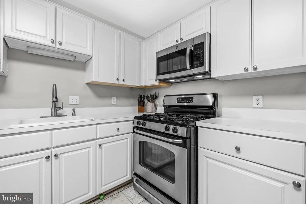 Photo of Unit 301 at 21843 BALDWIN SQUARE
