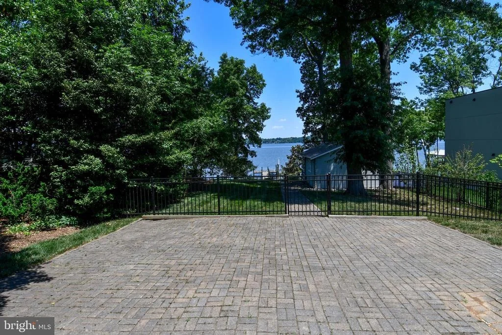 Photo of 7808 SOUTHDOWN ROAD
