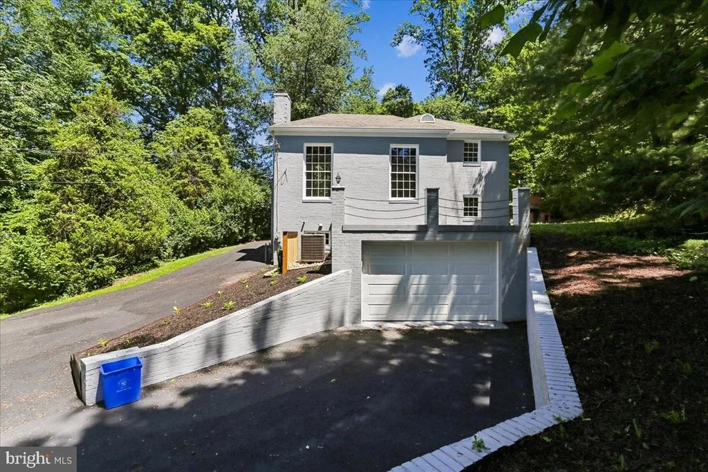 Photo of 12811 LACY DRIVE
