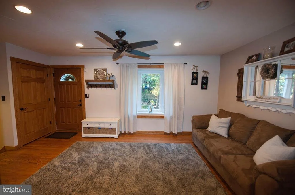 Photo of 828 WILDA DRIVE