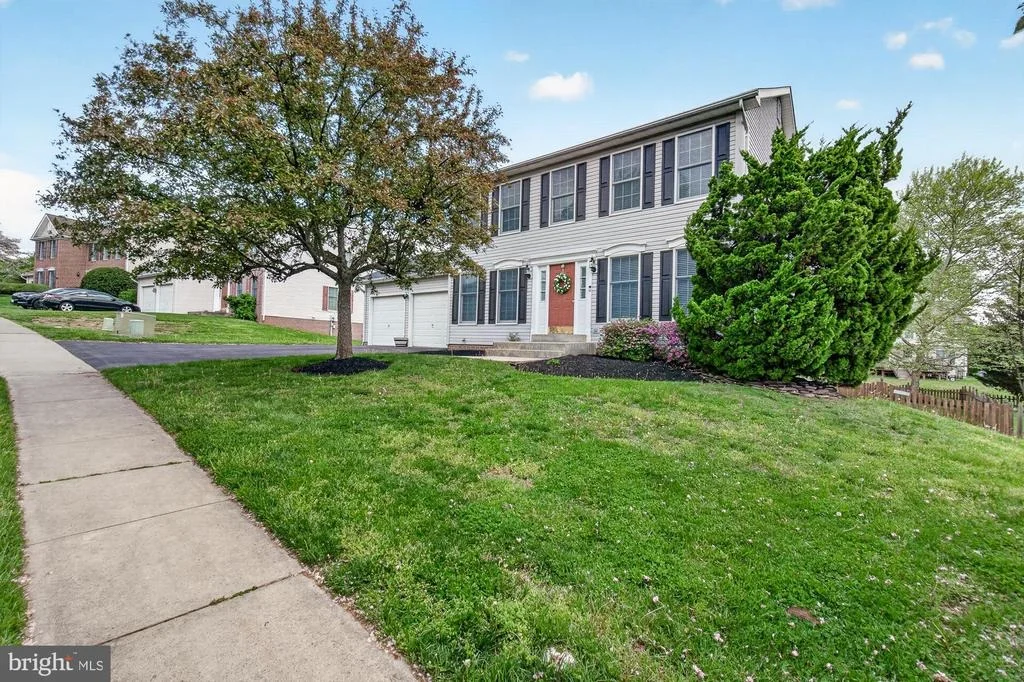 Photo of 2094 E GREENLEAF DRIVE