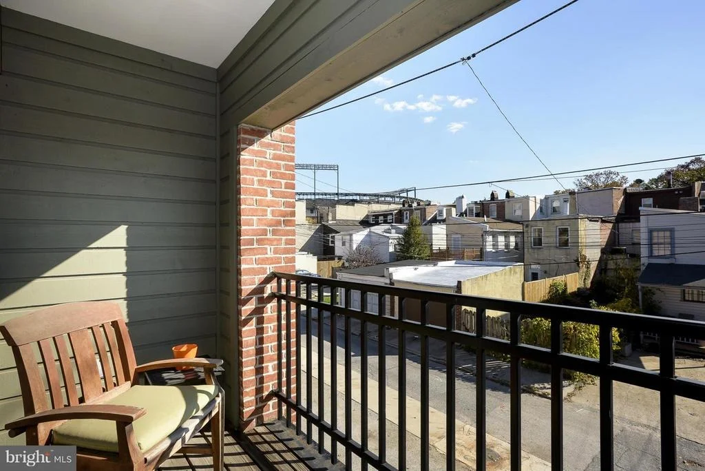 Photo of Unit E at 657 WASHINGTON BOULEVARD