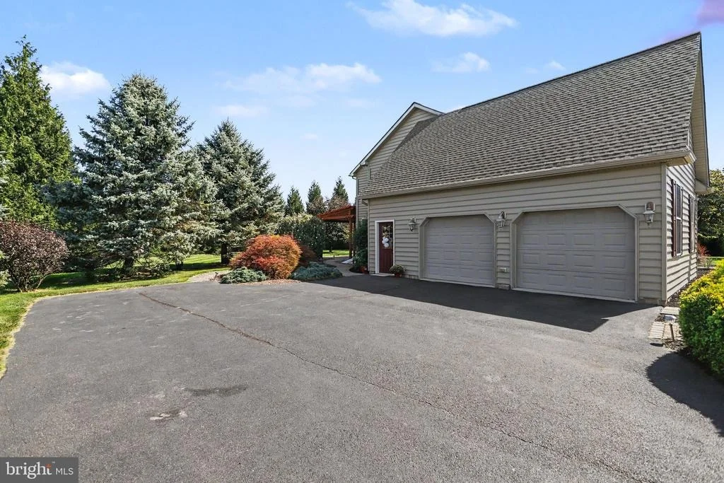 Photo of 12 E SUMMIT DRIVE