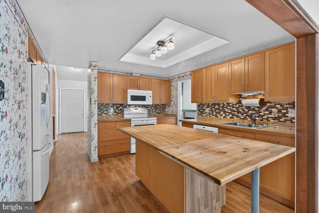 Photo of 323 AVONDALE DRIVE