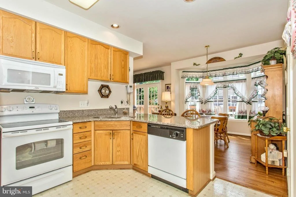 Photo of 2562 BEAR DEN ROAD