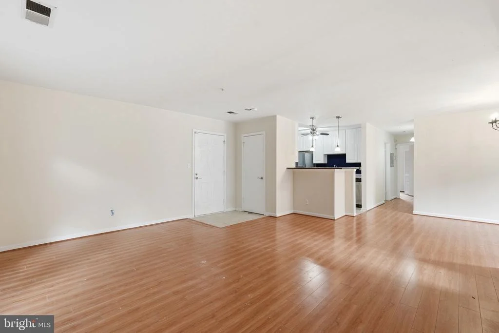 Photo of Unit 4A2 at 3176 SUMMIT SQUARE DRIVE