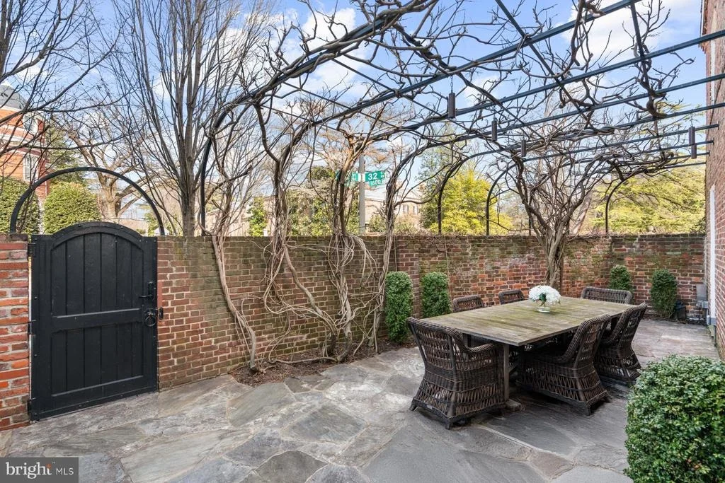 Photo of 1698 32ND STREET NW