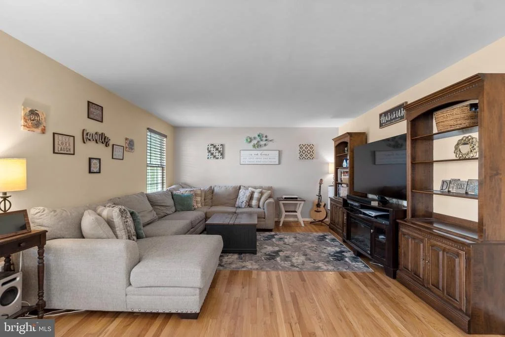 Photo of 814 WELLESLEY COURT