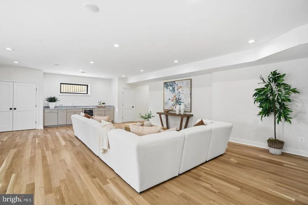 Photo of 6512 WILLIAMSBURG BOULEVARD